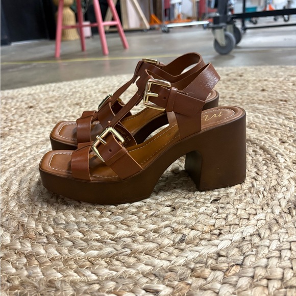 Matisse Tan Leather Block Heel Sandals - Picture 4 of 4